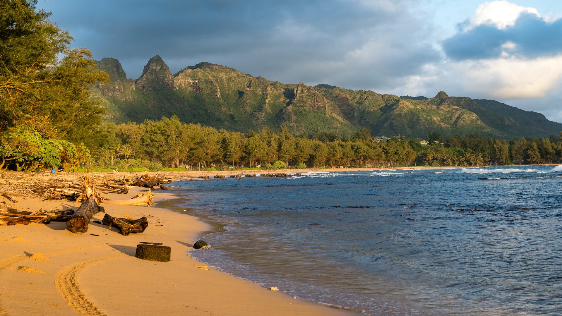 Anahola Beach Park and the Kalalea ridge