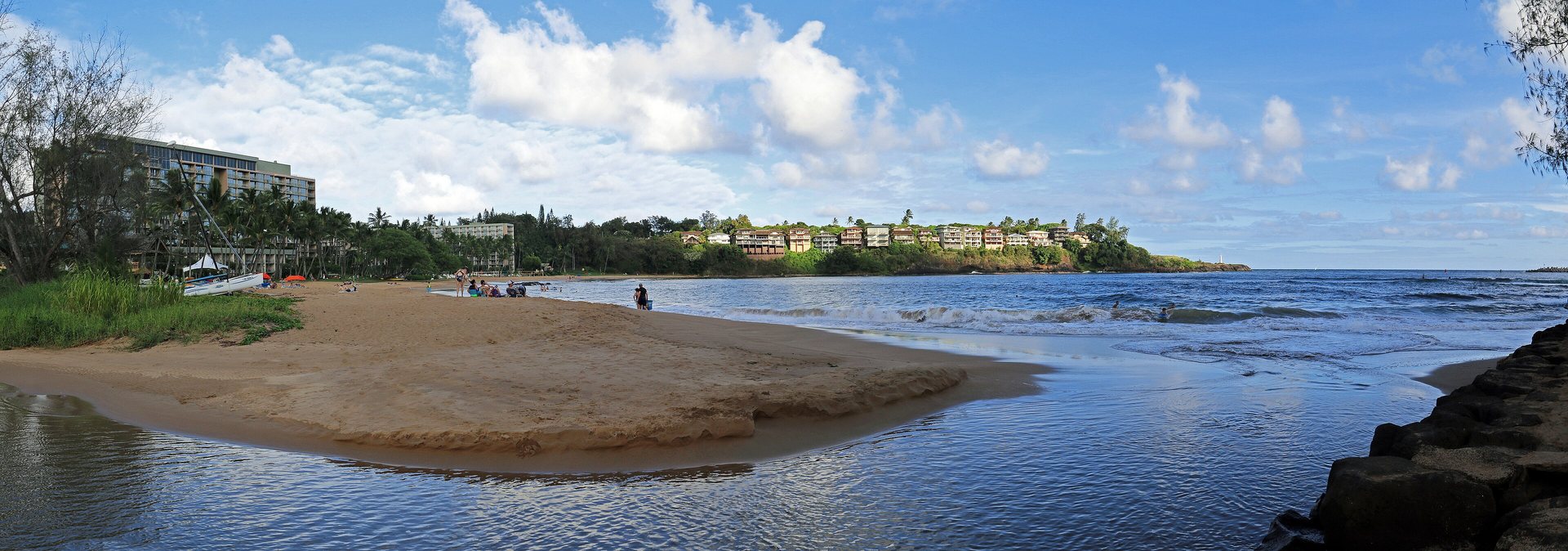 Kalapakī Beach and the mouth of Nāwiliwili Stream